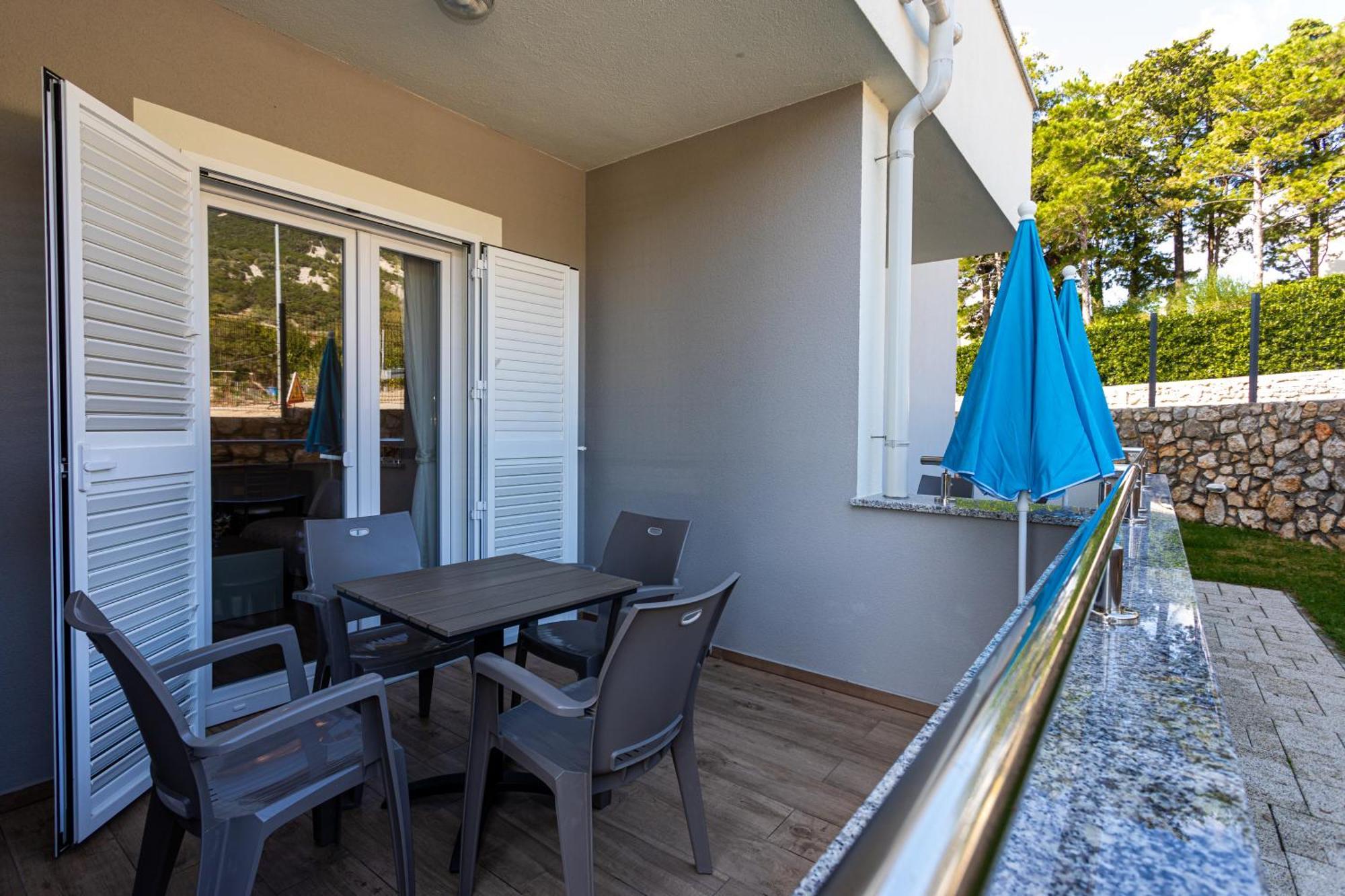 Apartments Crnekovic Tomislava 8A Baska  Exterior photo